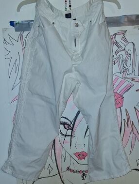 The Blues White Lace-Trim Cropped Pants